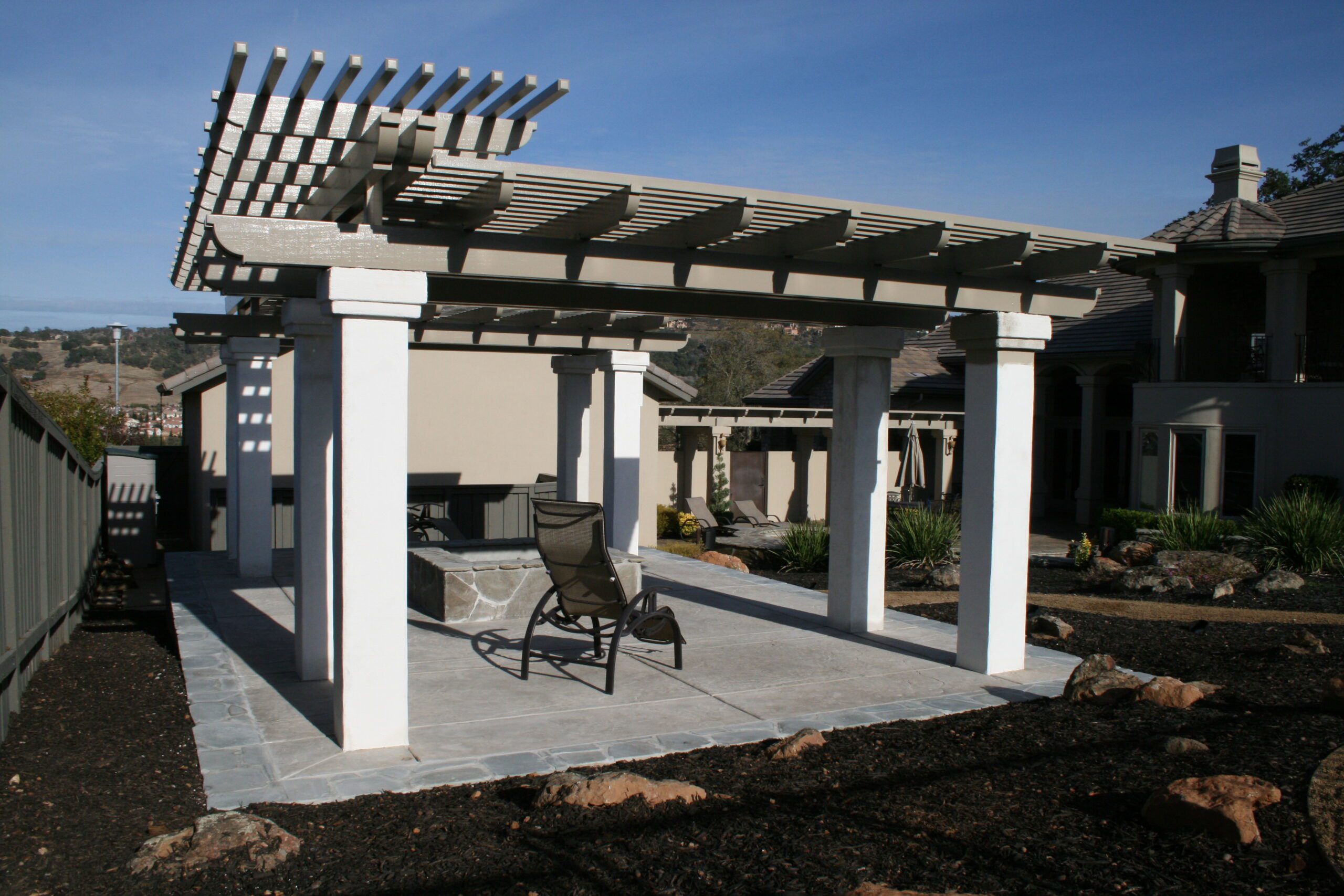 lattice patio cover installed with stucco columns installed in Lincoln, CA
