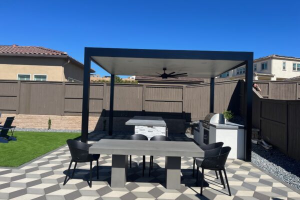 Extruded aluminum posts integrated into combination roof design installed in Elk Grove, CA