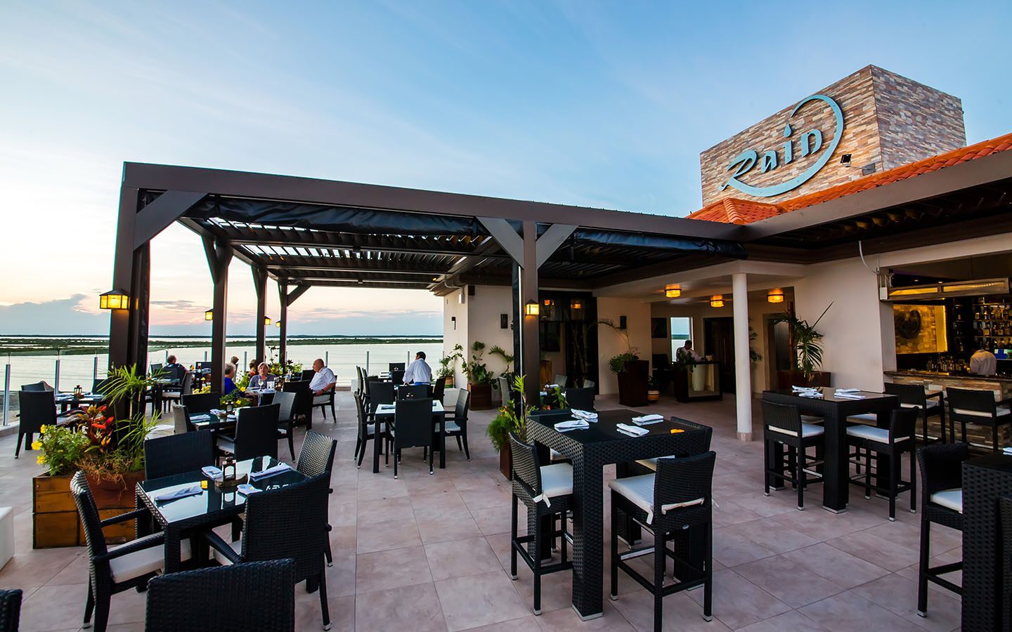 Apollo Louvered Roof System Commercial Build